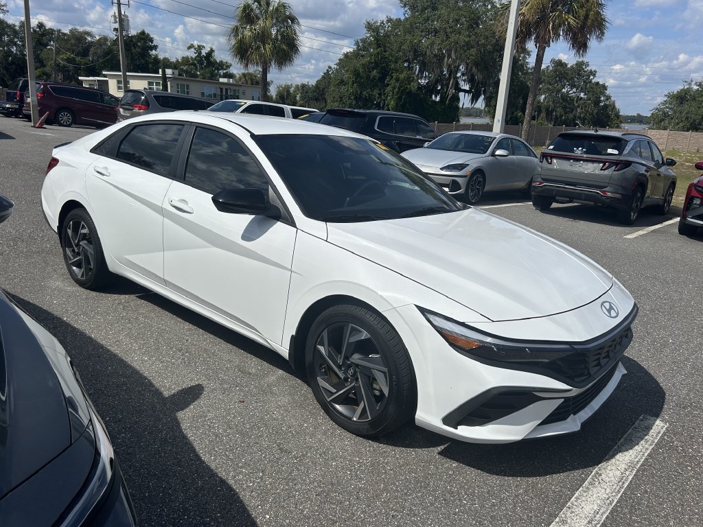 Certified 2025 Hyundai Elantra Sport FWD image 1
