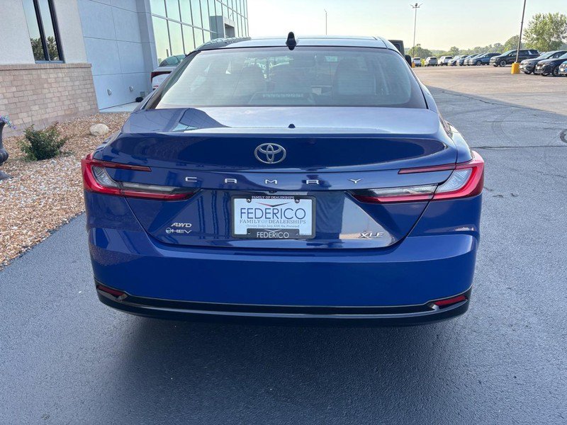 Used 2025 Toyota Camry XLE AWD/4WD image 4