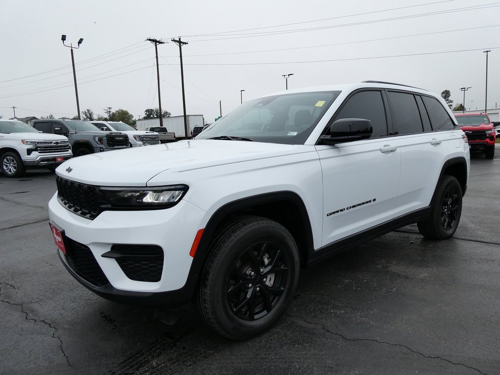 Used 2024 Jeep Grand Cherokee Altitude image 8