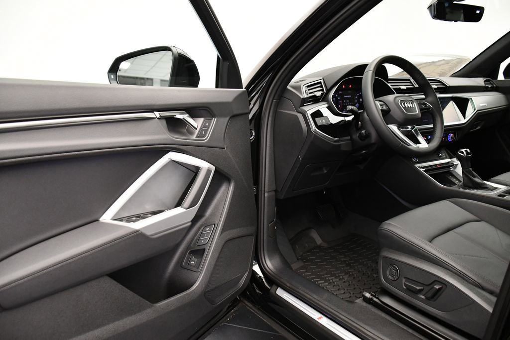 Used 2025 Audi Q3 2.0T Premium w/ Convenience Package image 37