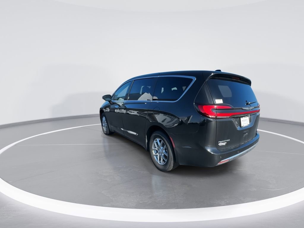 New 2026 Chrysler Pacifica Select FWD image 6