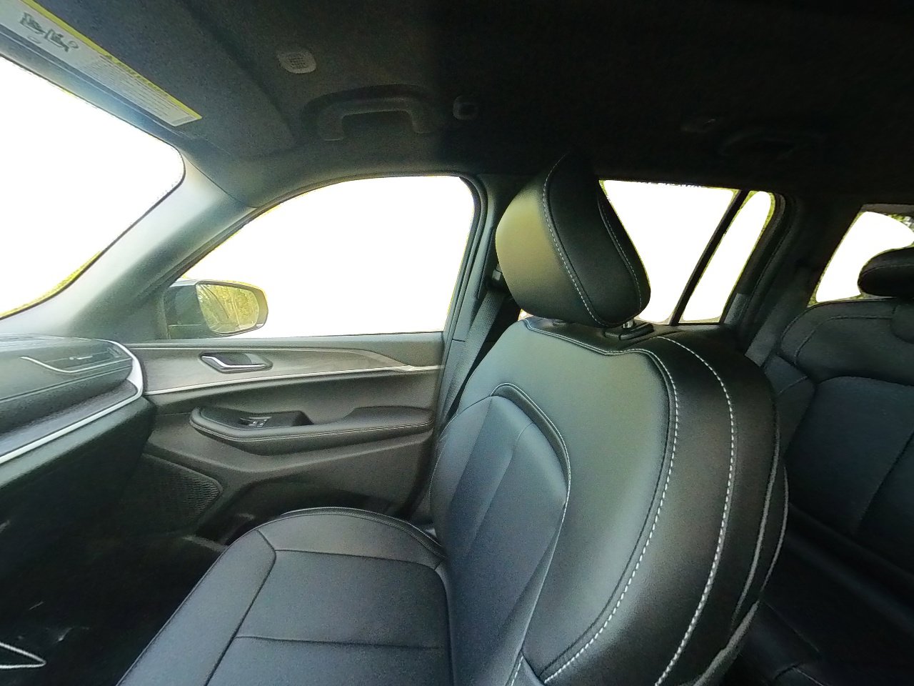 New 2025 Jeep Grand Cherokee Limited w/ Black Appearance Package image 40