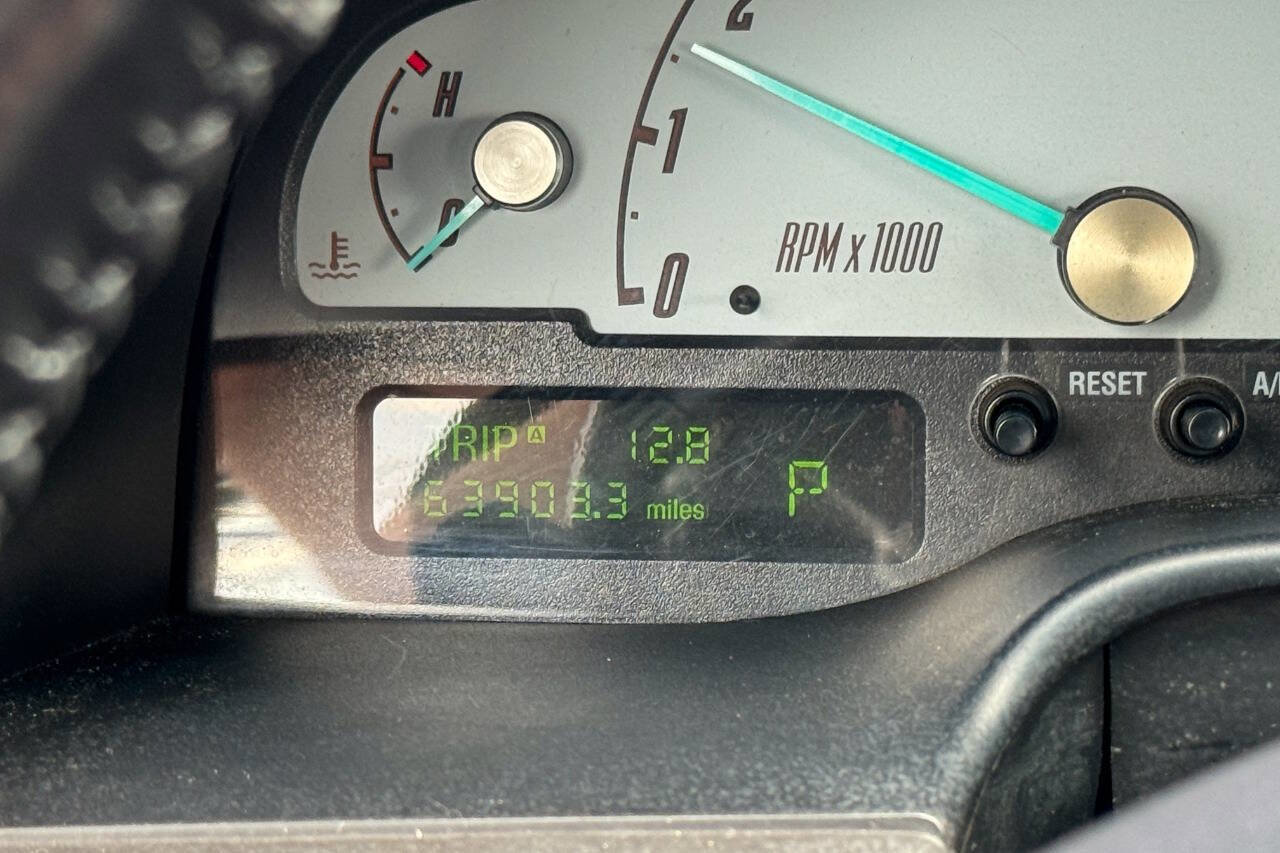 Used 2002 Ford Thunderbird Deluxe image 41