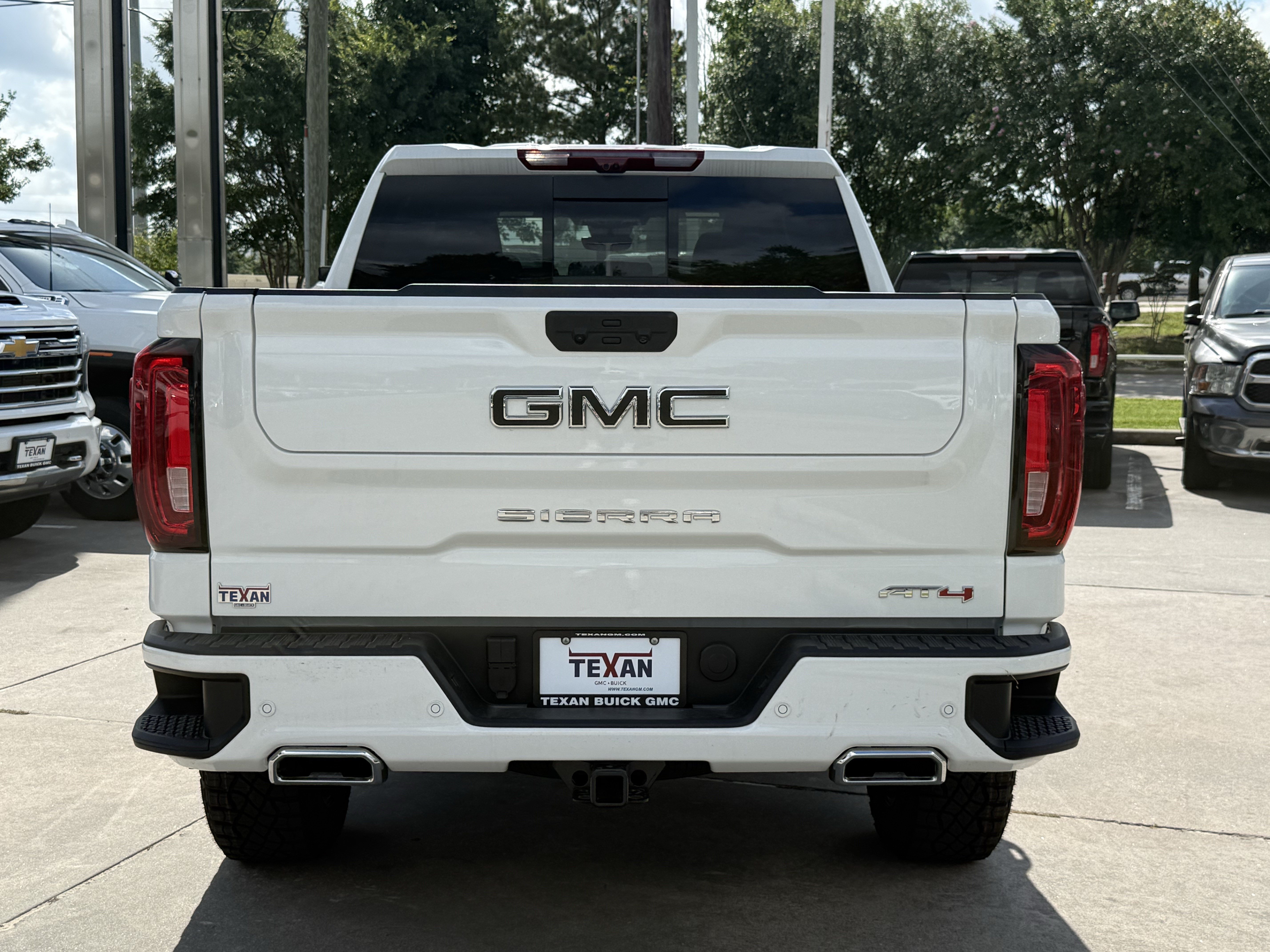 New 2026 GMC Sierra 1500 AT4 w/ AT4 Premium Package AWD/4WD image 6