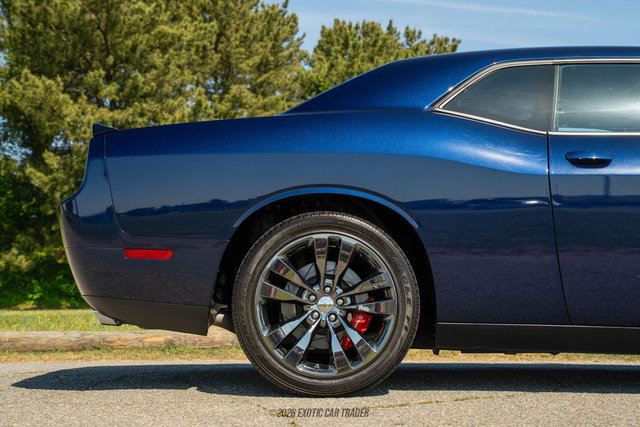 Used 2013 Dodge Challenger SRT8 w/ Harman Kardon Audio Group RWD image 10