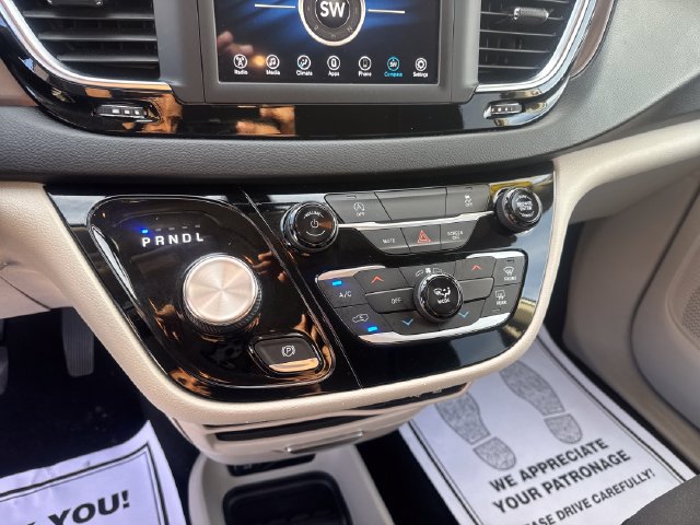 Used 2020 Chrysler Voyager L FWD image 25
