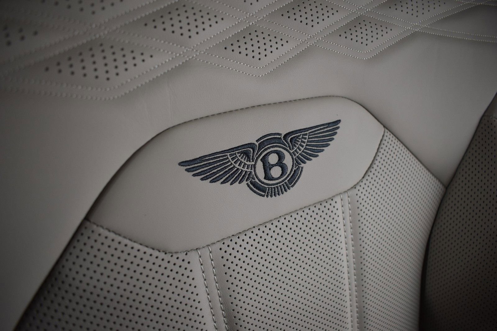 New 2025 Bentley Bentayga AWD/4WD image 38