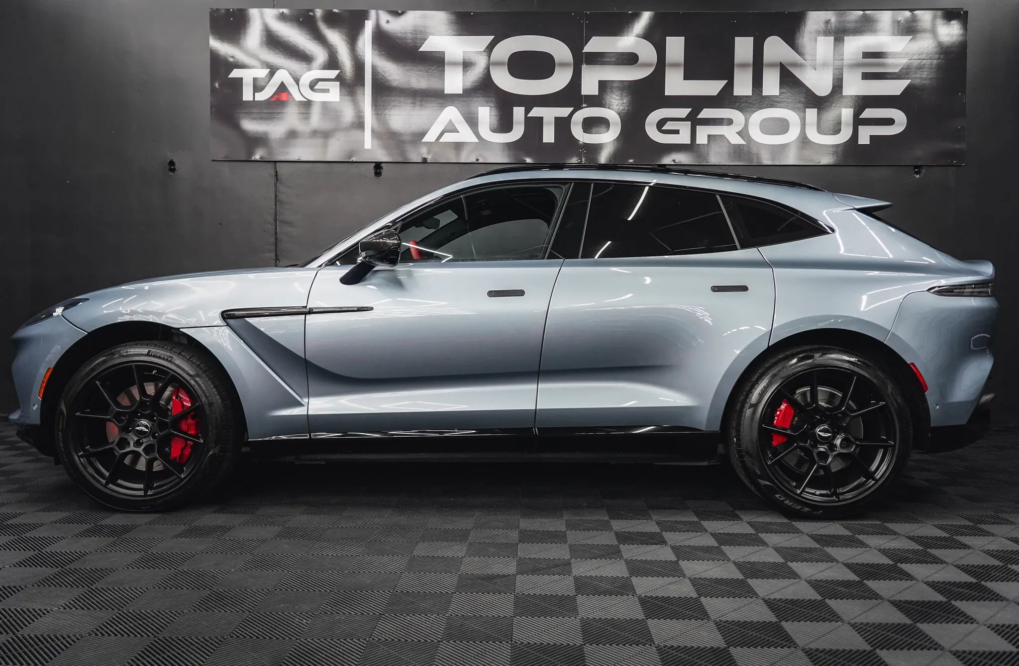 Used 2021 Aston Martin DBX AWD/4WD image 30
