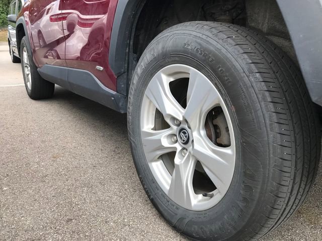Used 2020 Toyota RAV4 XLE image 11