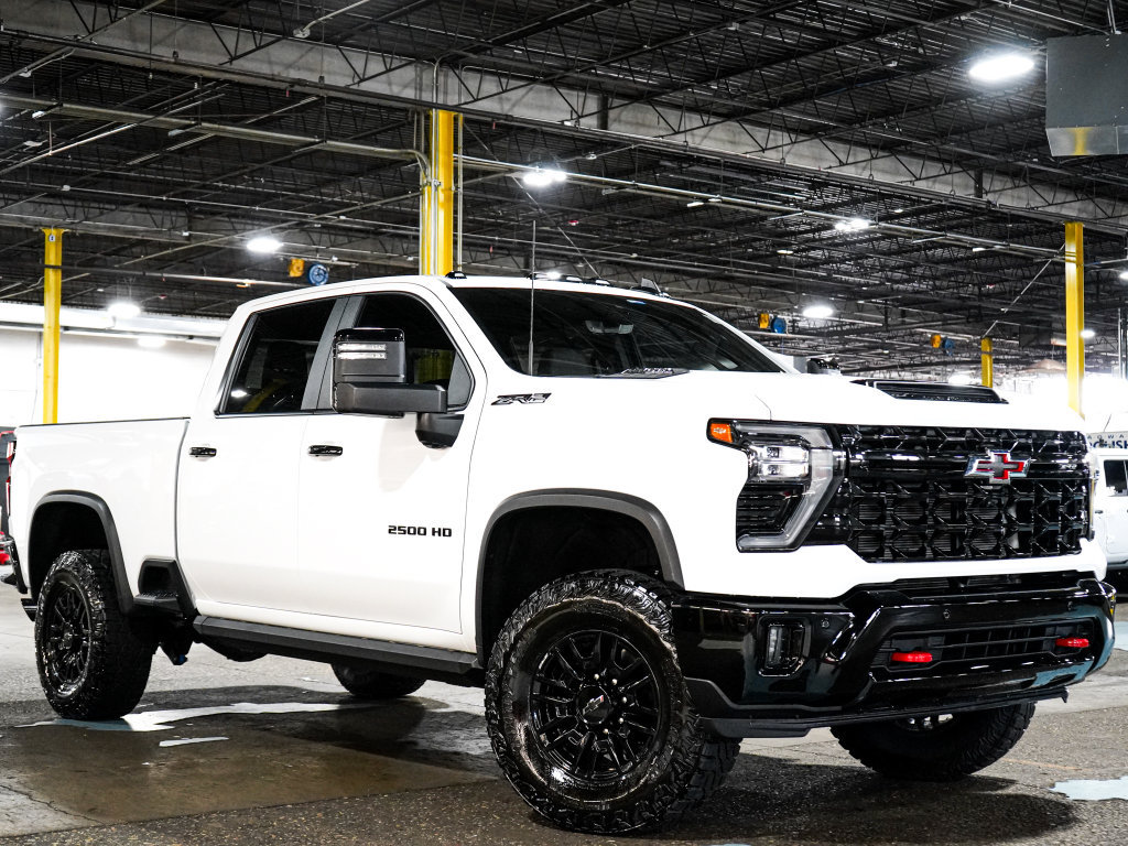 Used 2025 Chevrolet Silverado 2500 ZR2 w/ Technology Package AWD/4WD image 1