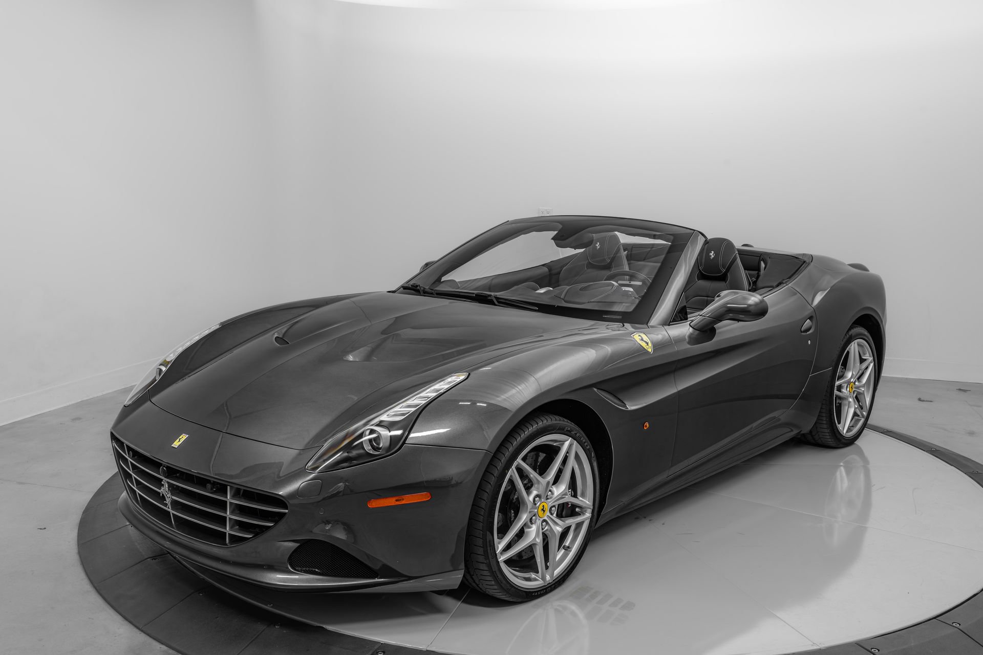 Certified 2016 Ferrari California T RWD image 12