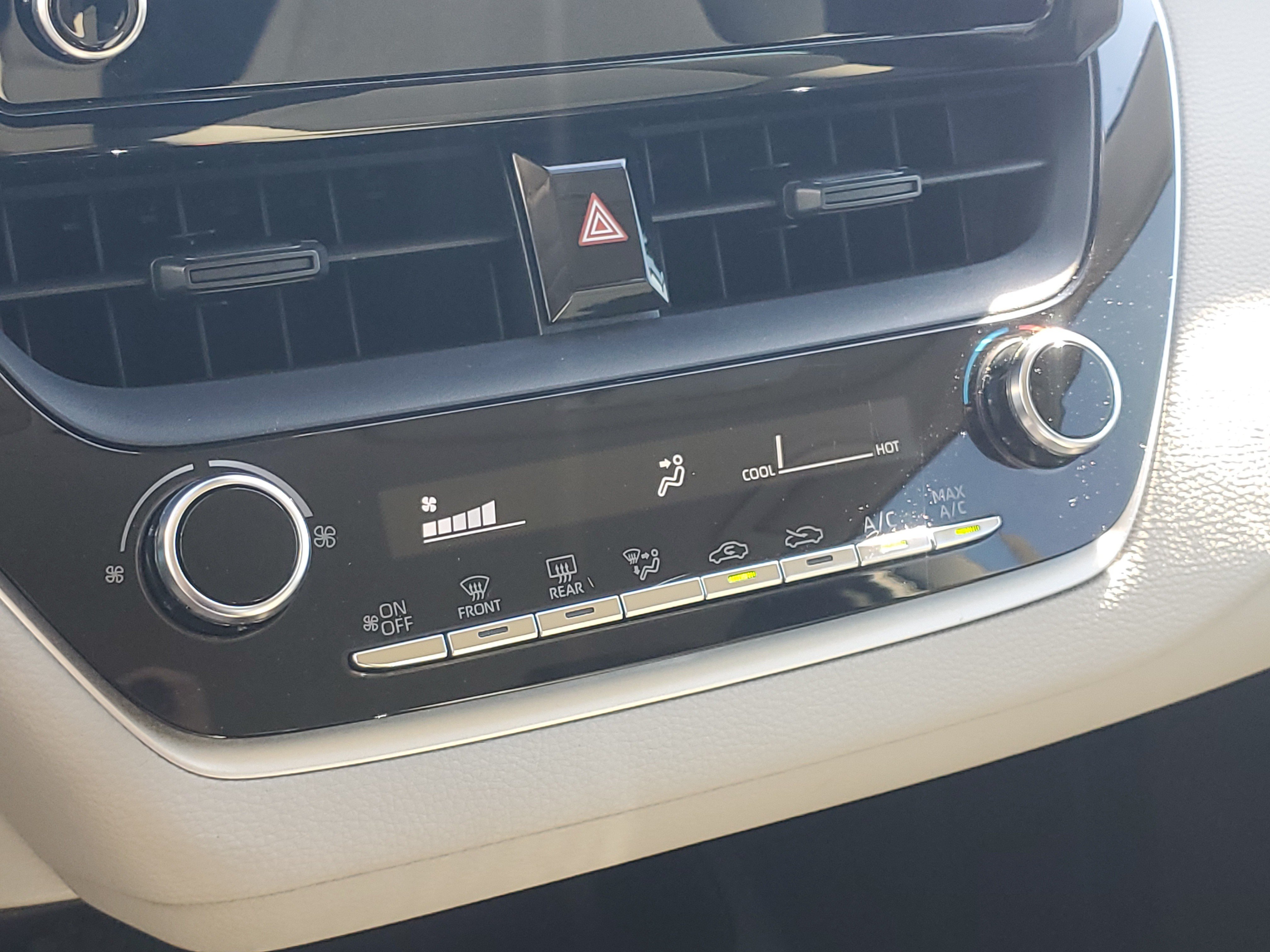 Used 2020 Toyota Corolla L FWD image 27