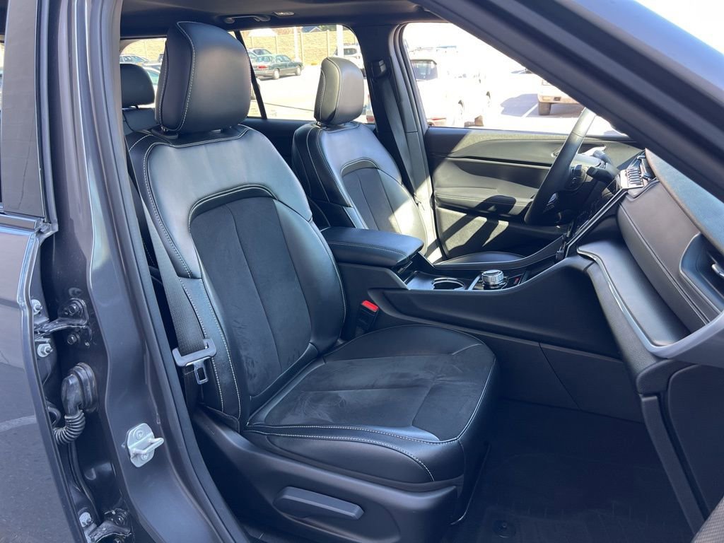 Certified 2024 Jeep Grand Cherokee Altitude image 24