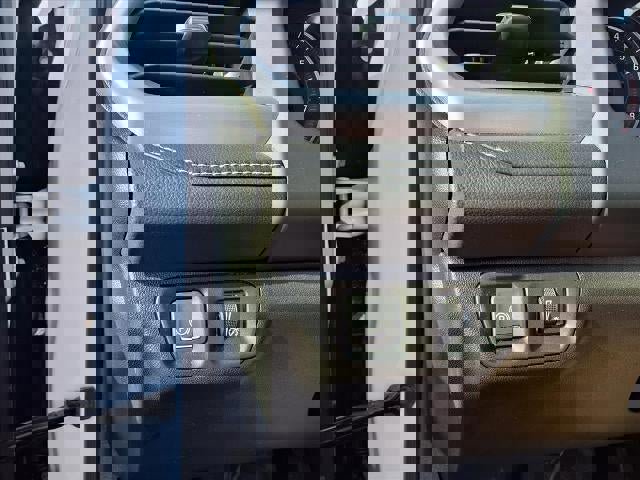 Used 2023 GMC Acadia SLE w/ Elevation Edition image 16