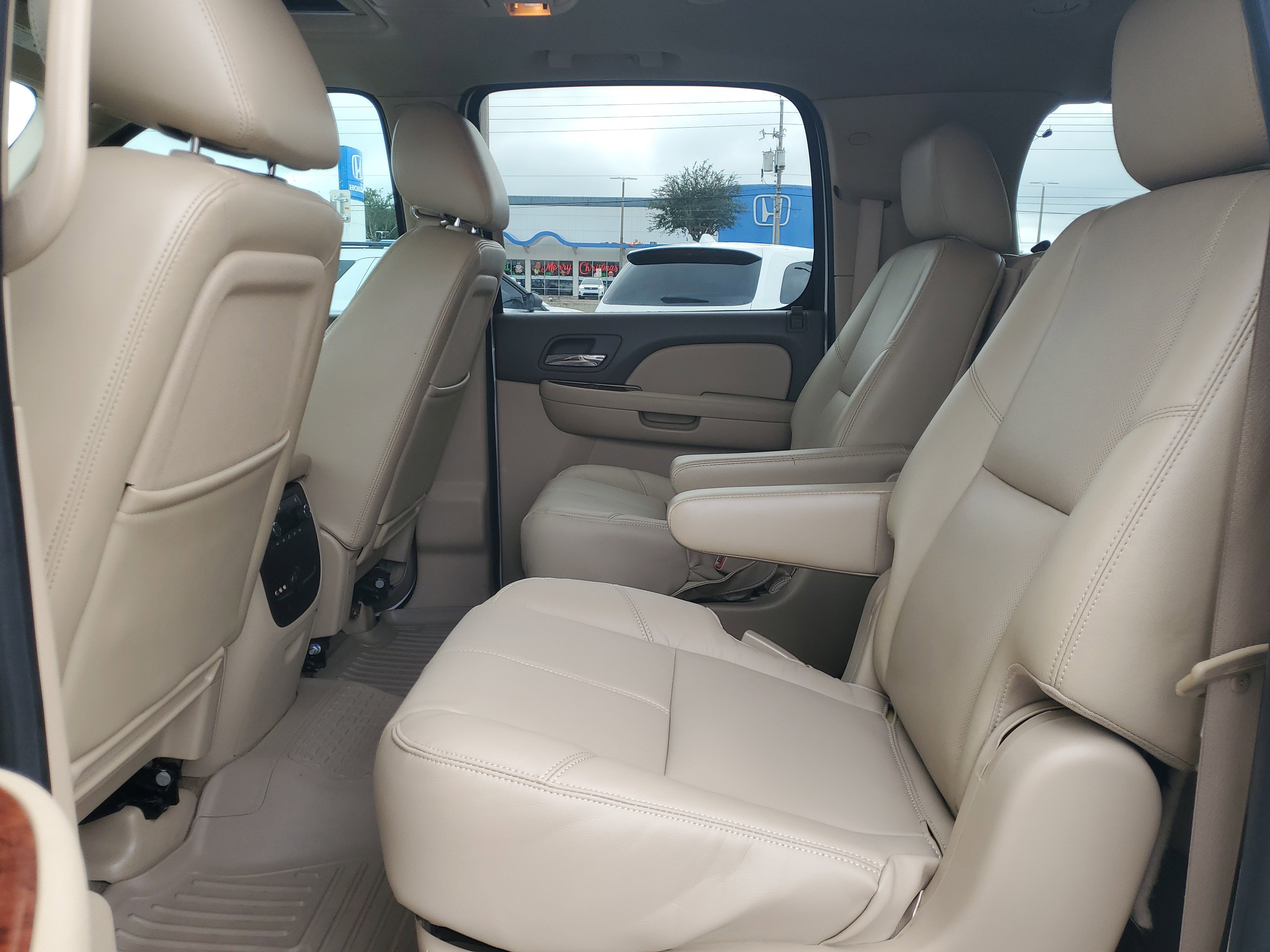 Used 2011 Chevrolet Suburban LTZ image 15