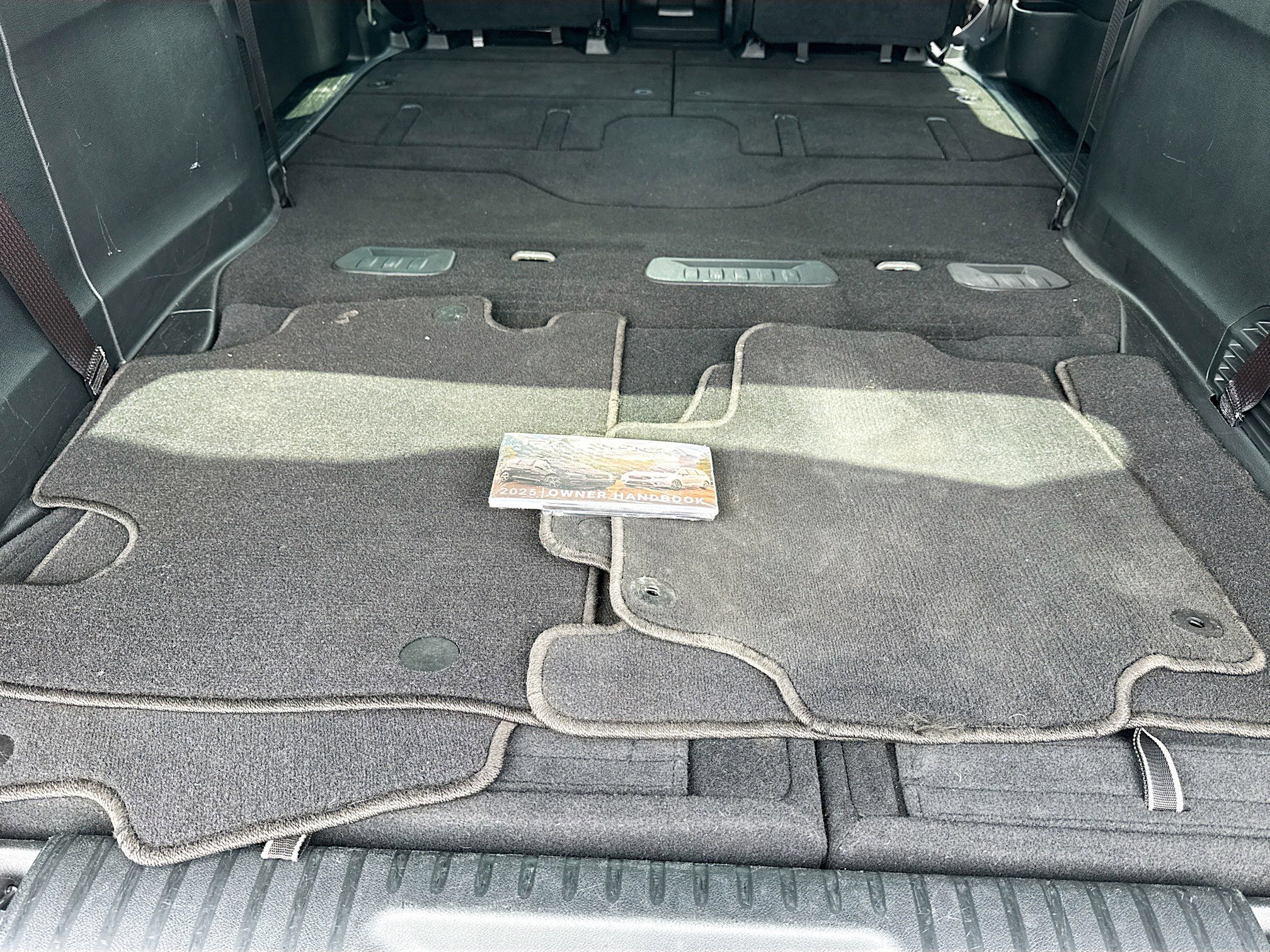 Used 2025 Chrysler Pacifica Select FWD image 42