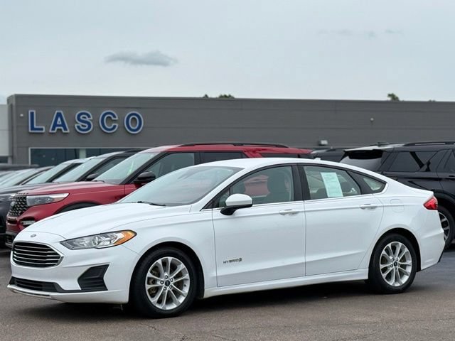 Used 2019 Ford Fusion SE FWD image 1