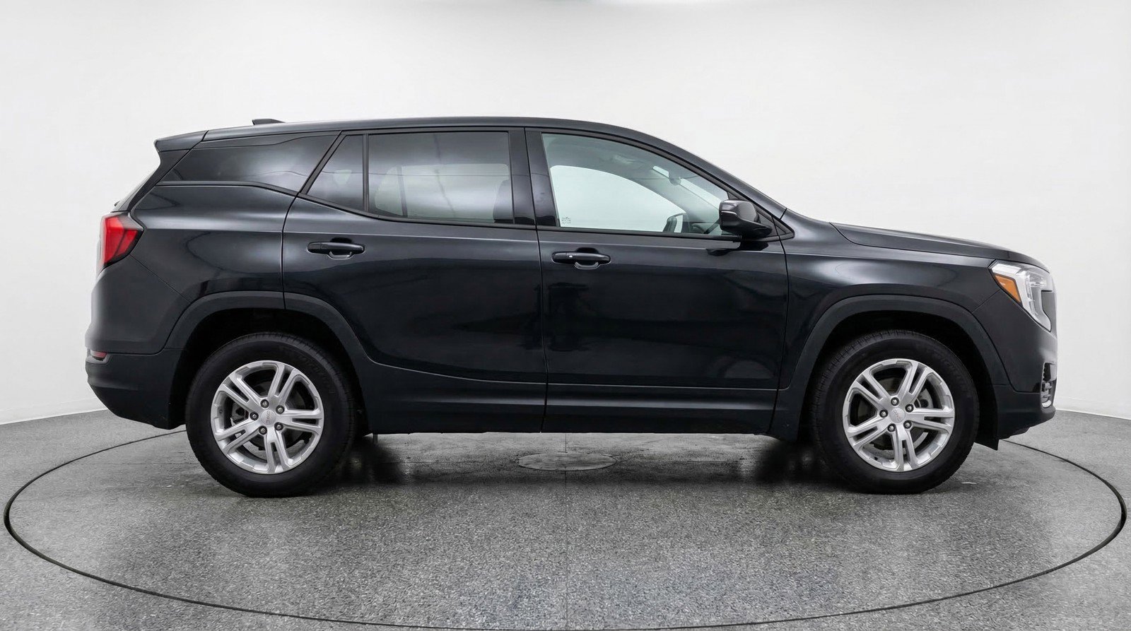 Used 2024 GMC Terrain SLE image 11