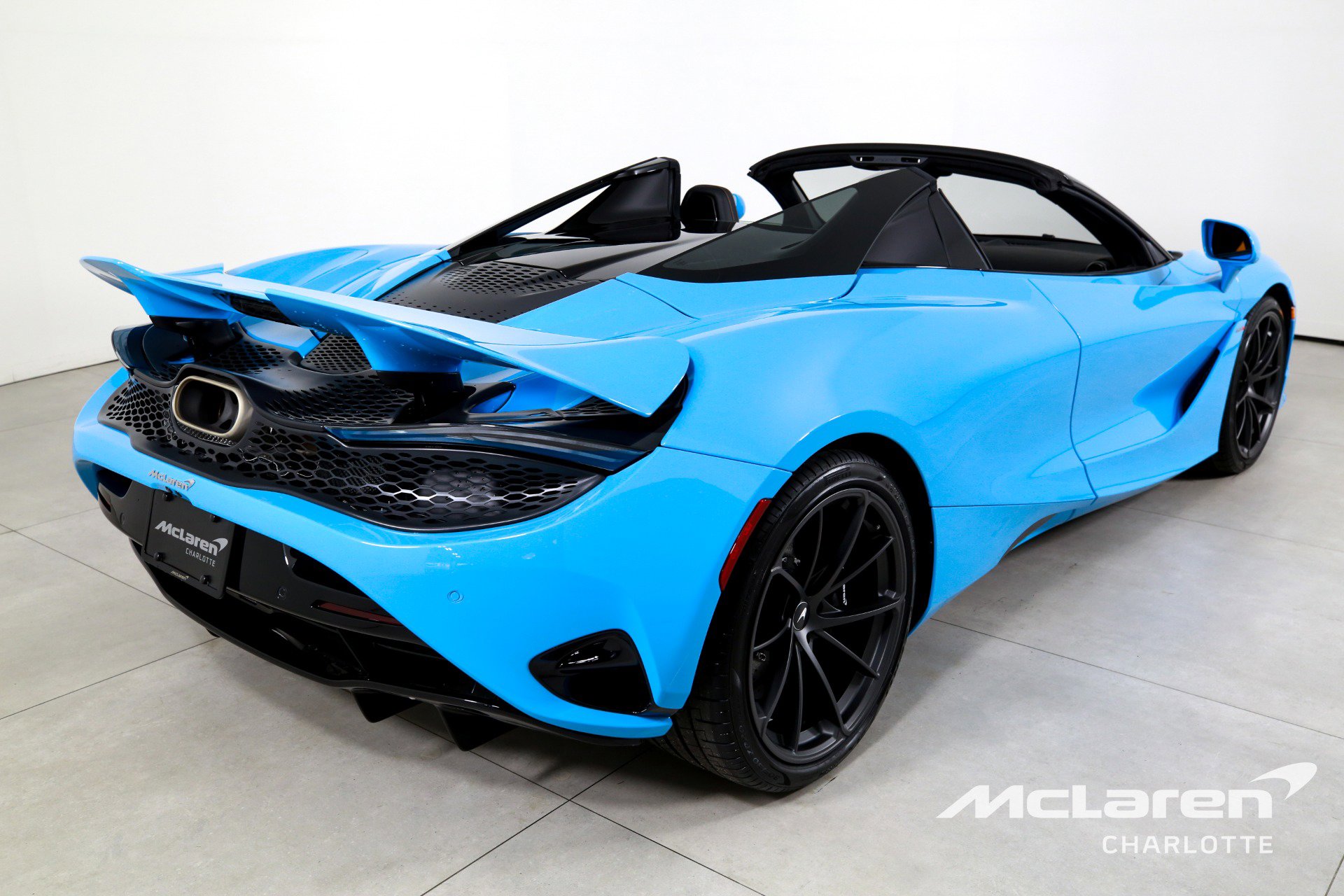 Used 2027 McLaren 750S Spider RWD image 10