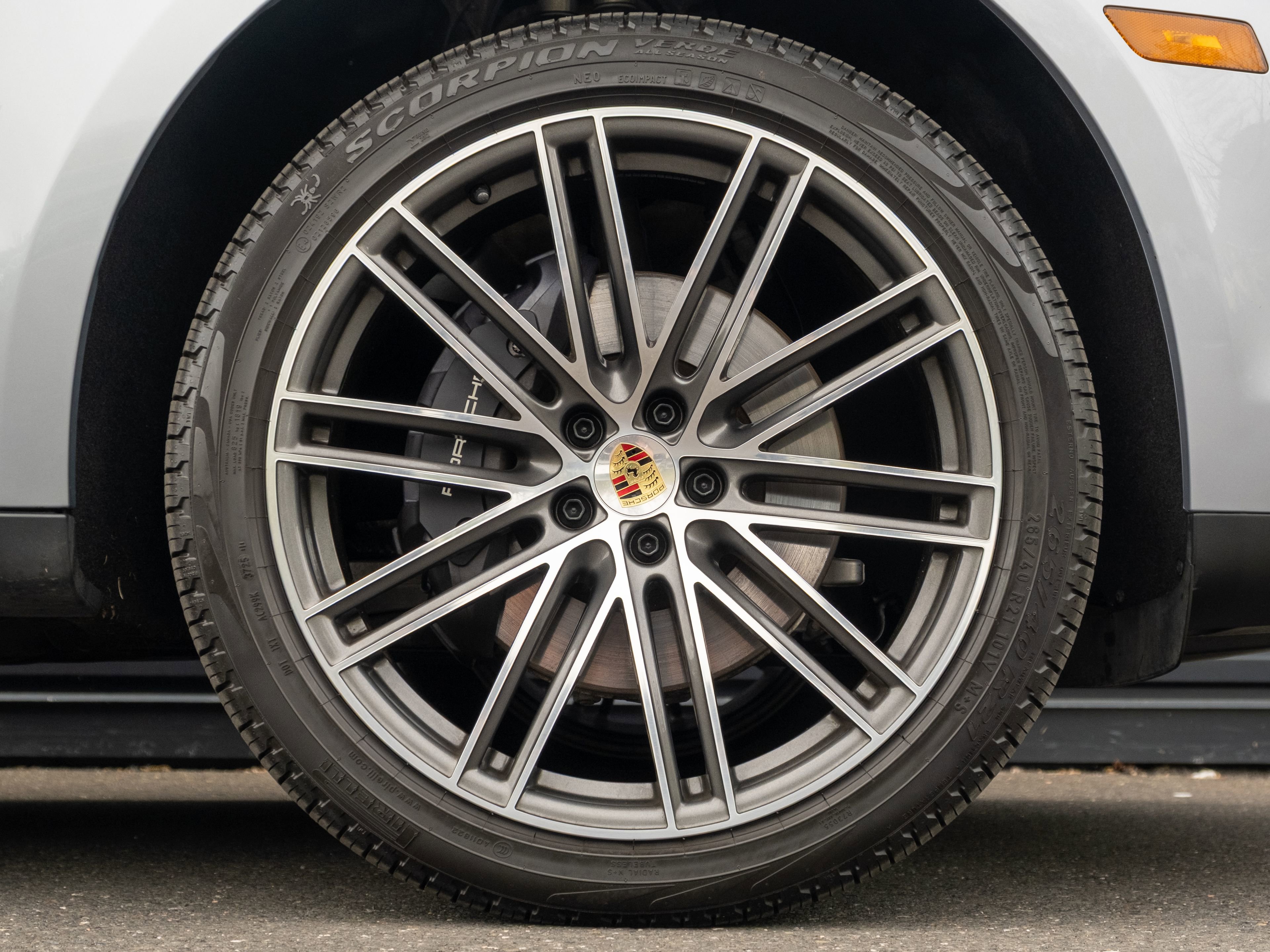 Certified 2026 Porsche Macan AWD/4WD image 15