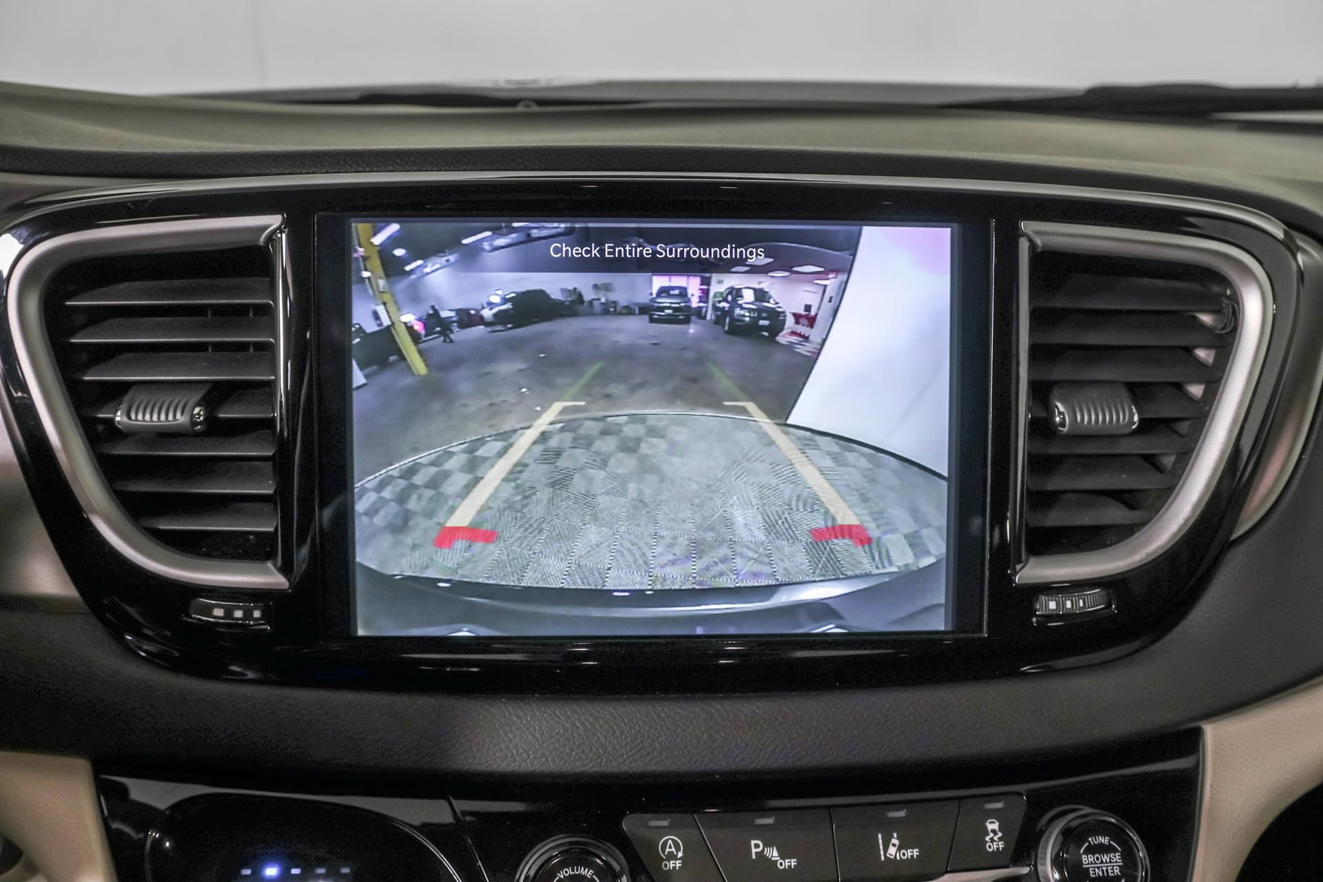 Used 2022 Chrysler Pacifica Touring-L image 7