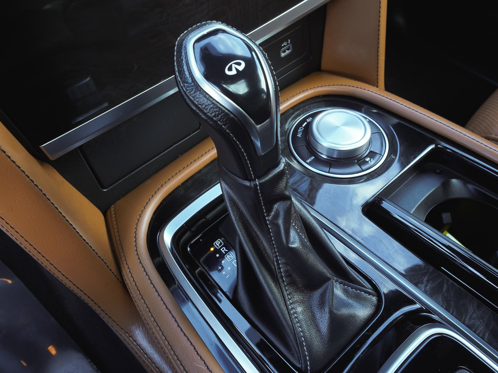 Used 2024 INFINITI QX80 Sensory AWD/4WD image 32