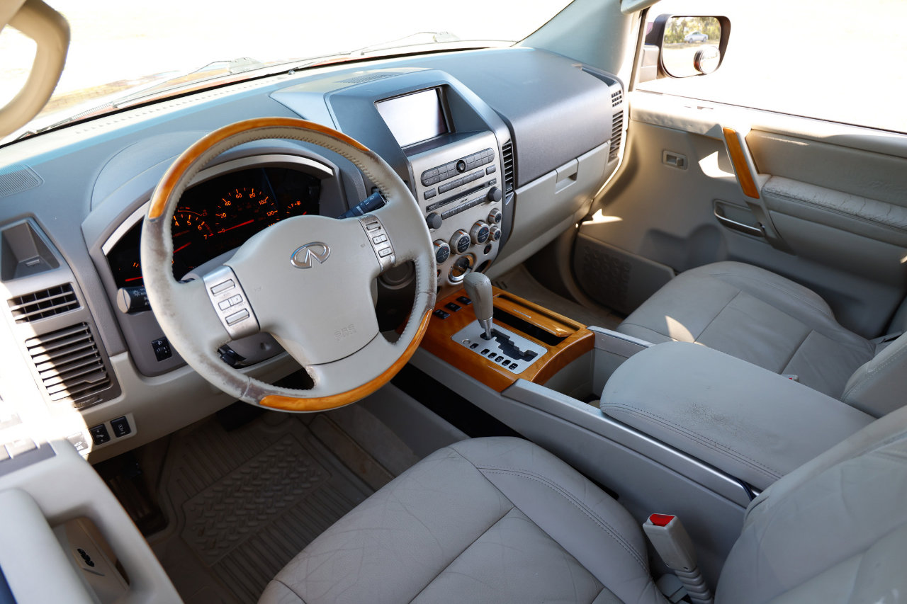 Used 2004 INFINITI QX56 2WD w/ Smart Vision Pkg image 4