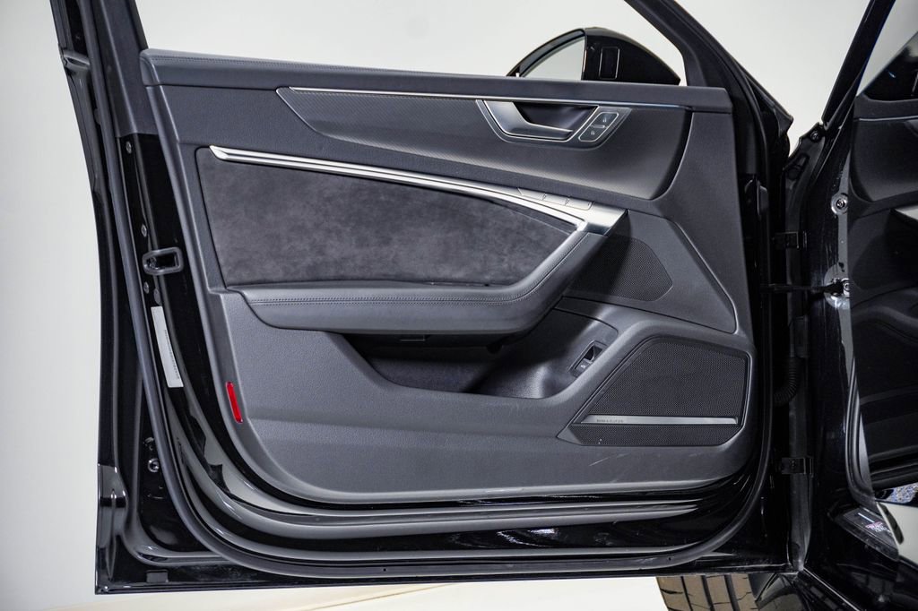 Used 2021 Audi RS 6 AWD/4WD image 27