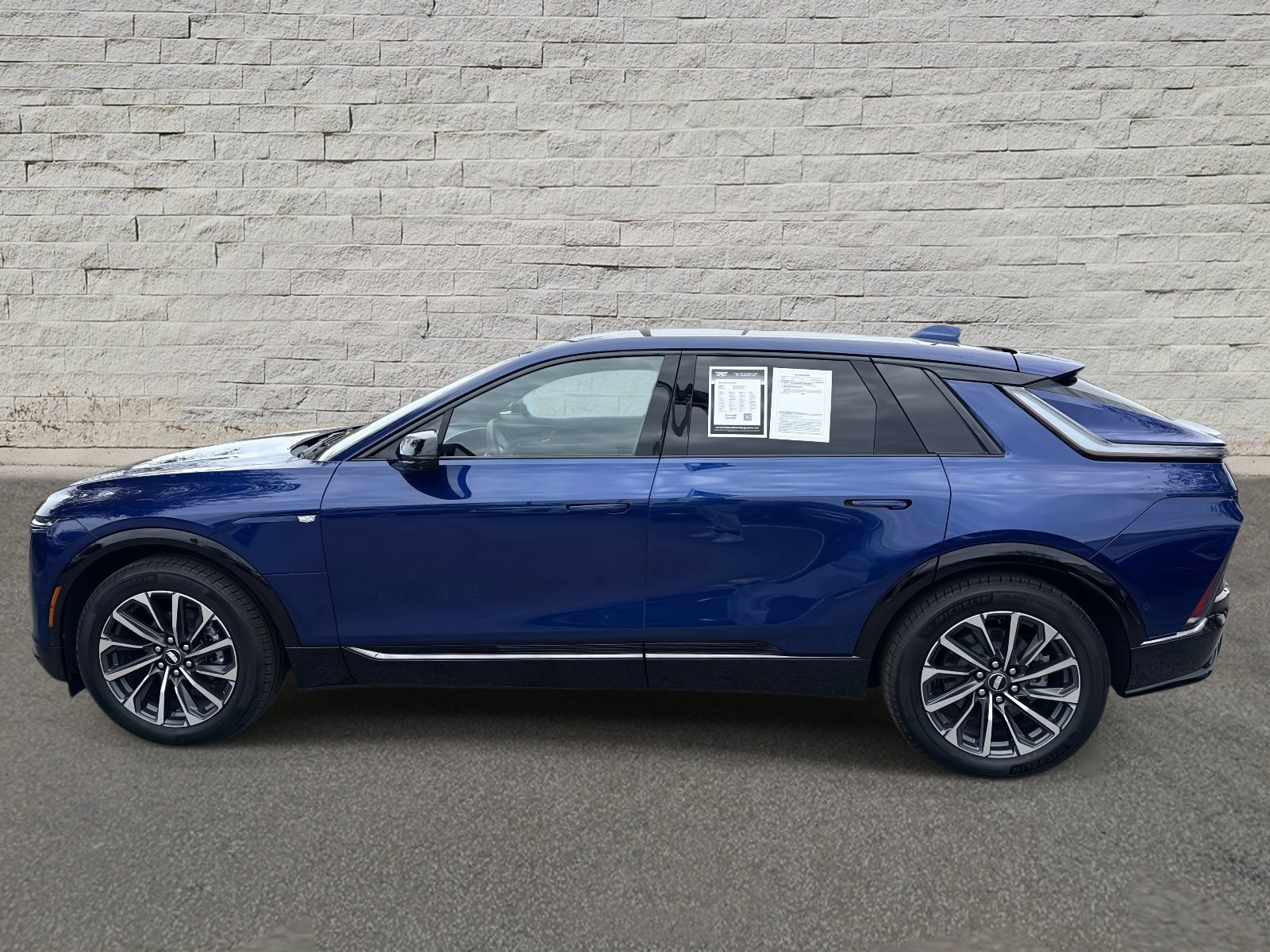 Used 2025 Cadillac Lyriq Sport image 8