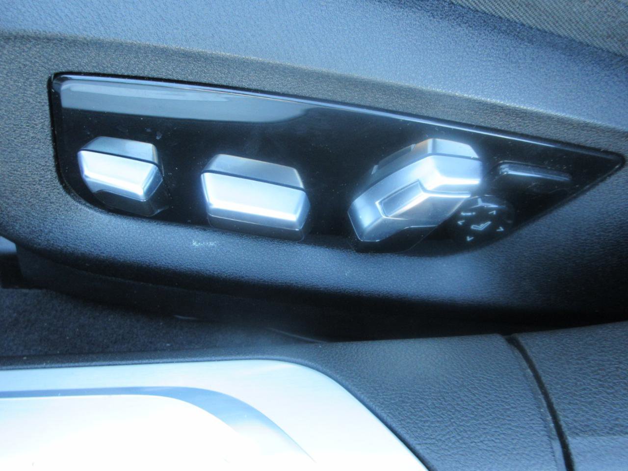 Used 2022 BMW 740i image 7