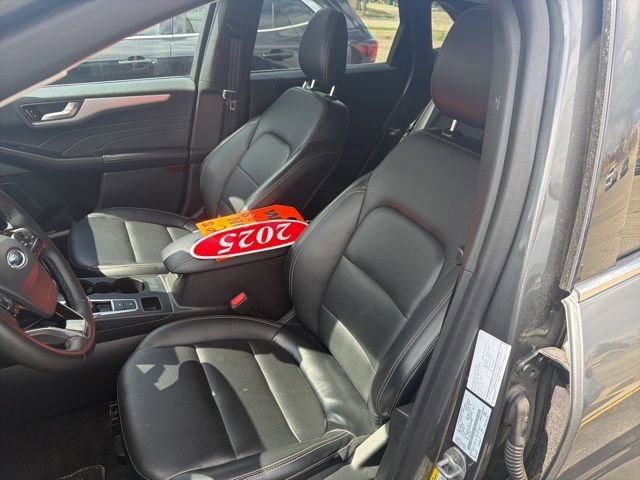 Used 2025 Ford Escape Platinum AWD/4WD image 2