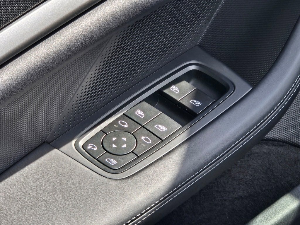 New 2026 Porsche Taycan image 19