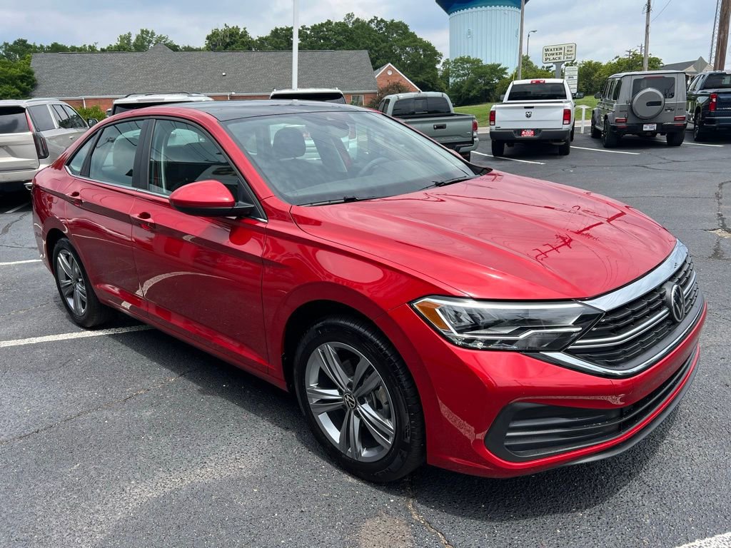 Used 2024 Volkswagen Jetta SE w/ Panoramic Sunroof Package image 4