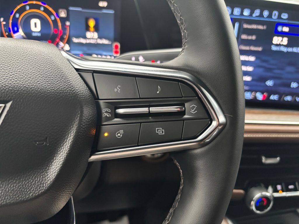 Used 2025 Chevrolet Suburban High Country image 30