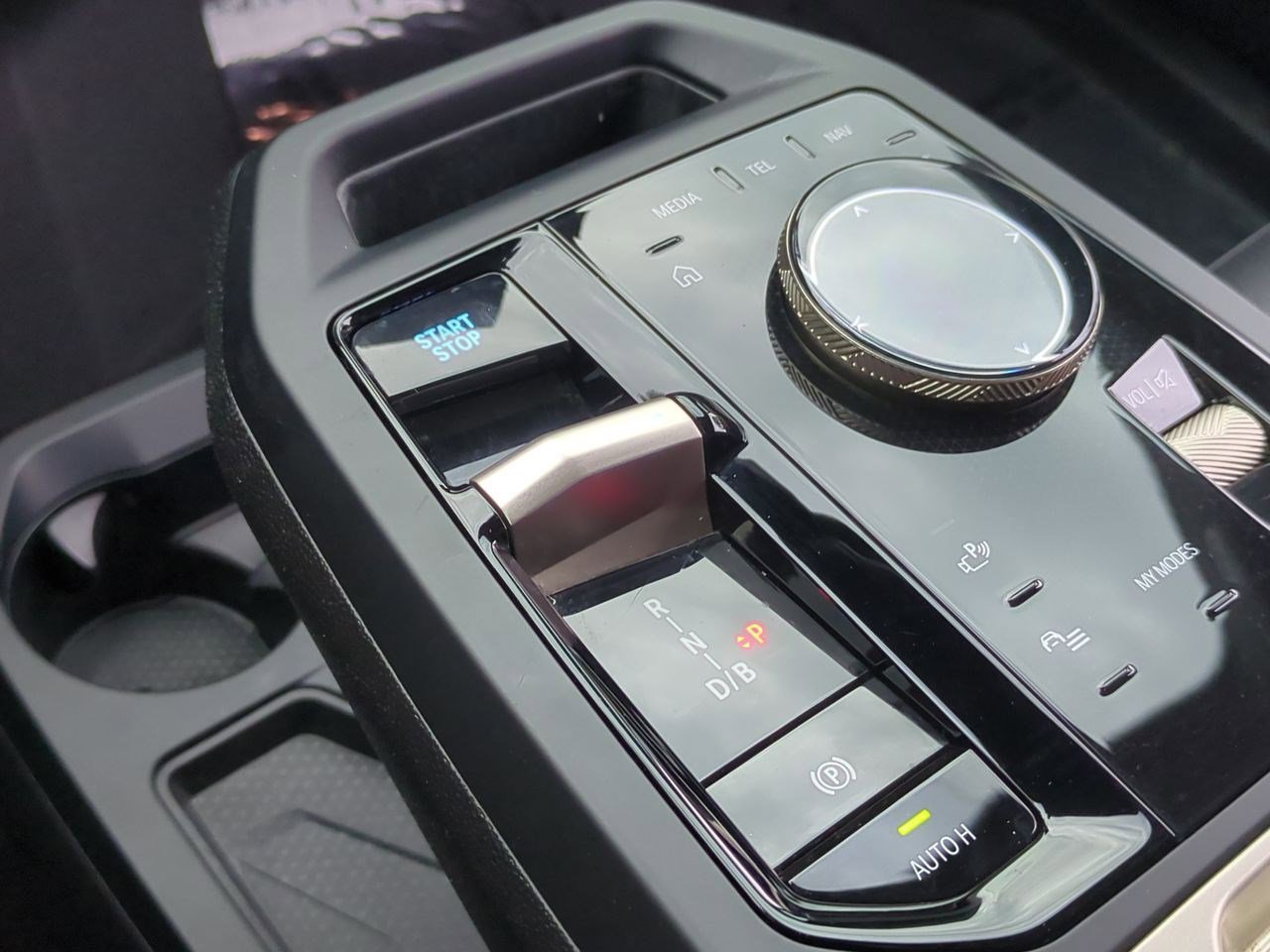 Used 2023 BMW iX xDrive50 w/ Sport Package image 18