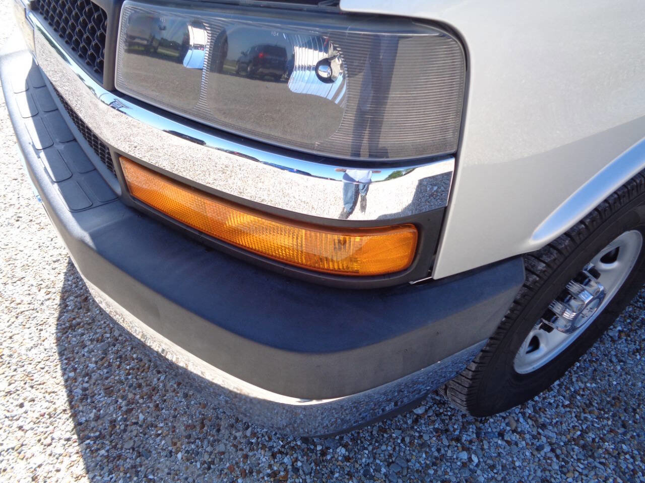 Used 2018 Chevrolet Express 2500 LT w/ LT Preferred Equipment Group image 10