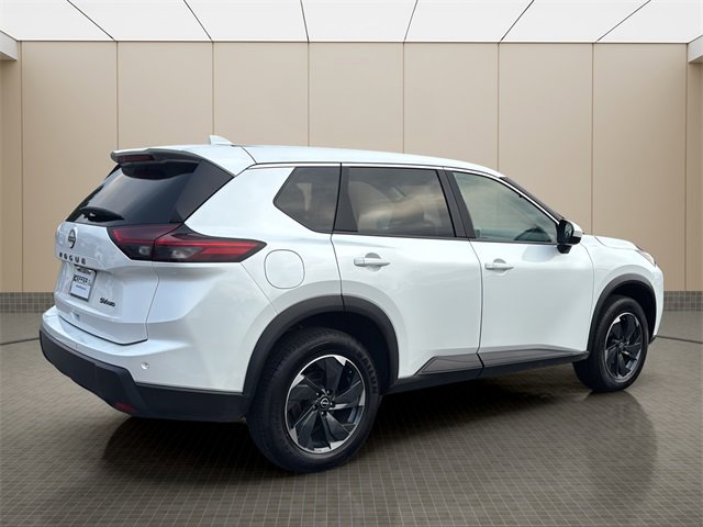 Used 2024 Nissan Rogue SV image 5