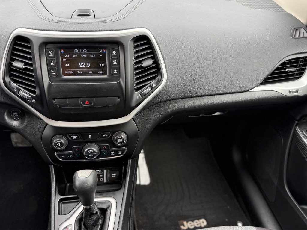 Used 2014 Jeep Cherokee Latitude w/ Comfort/Convenience Group FWD image 11