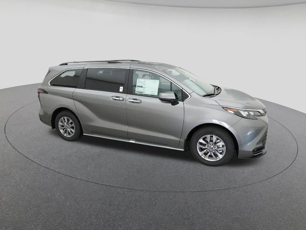 New 2026 Toyota Sienna XLE image 12