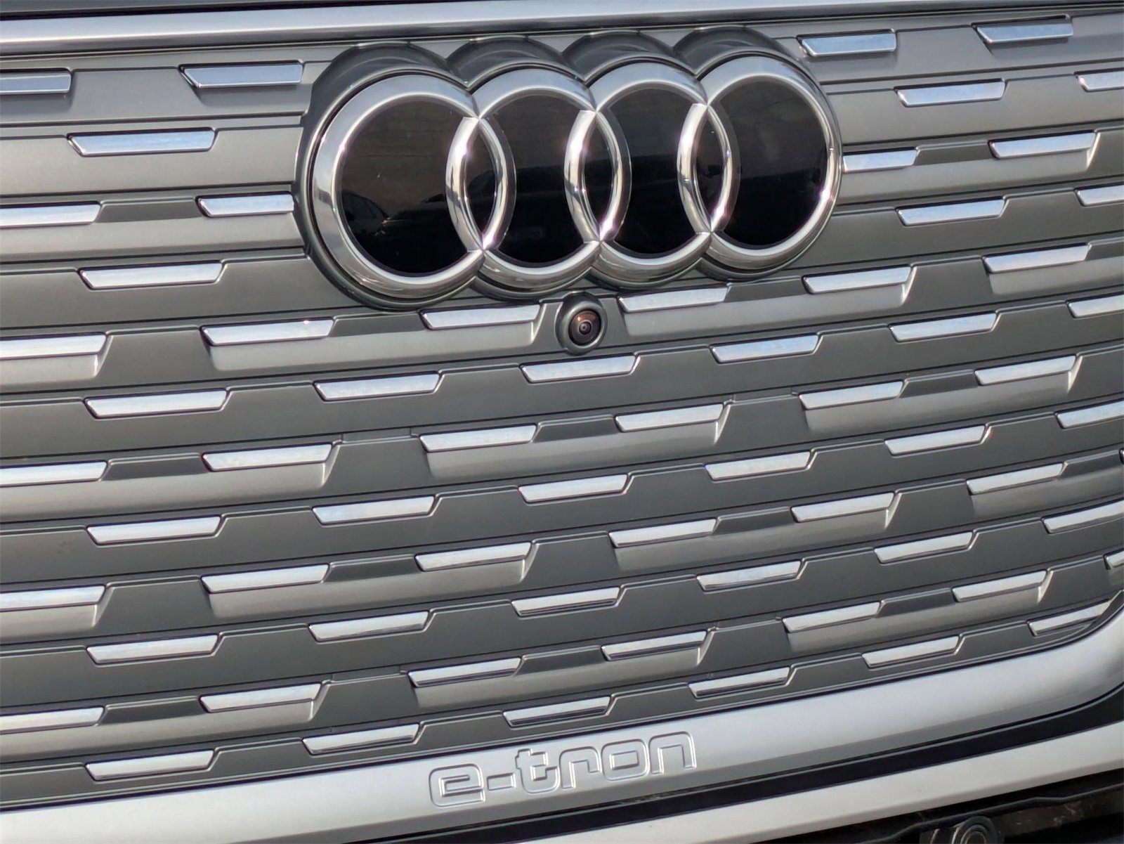 Used 2025 Audi Q4 e-tron Prestige image 26