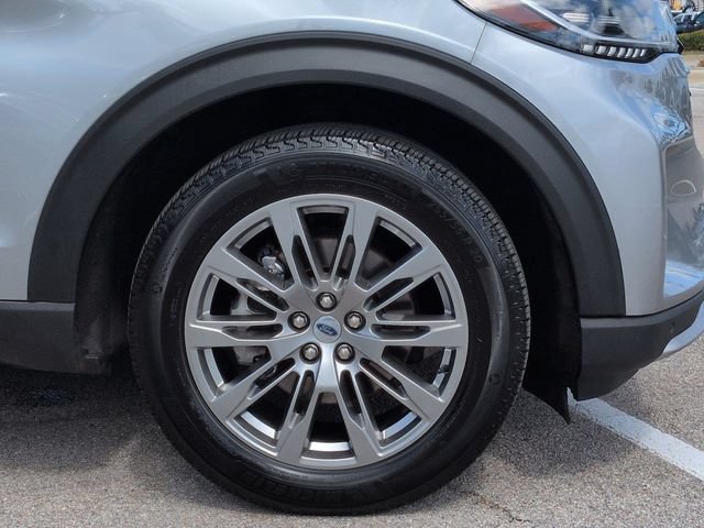 Used 2025 Ford Explorer Platinum AWD/4WD image 11