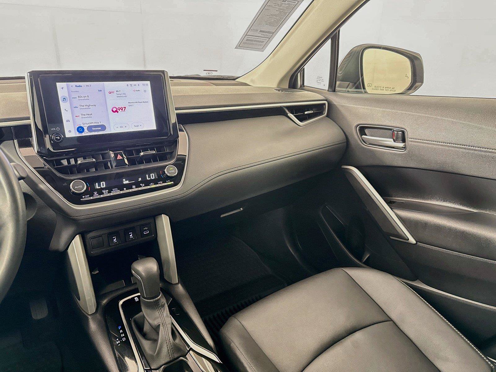 Certified 2025 Toyota Corolla Cross XLE FWD image 30
