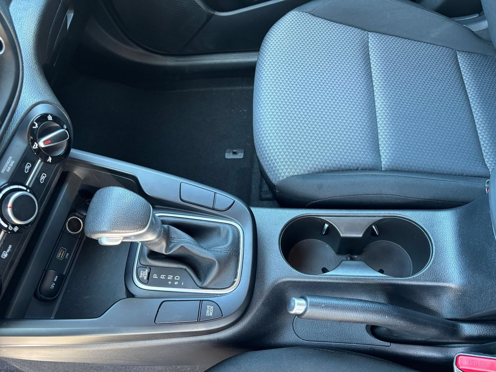 Used 2025 Kia Soul LX w/ LX Technology Package FWD image 39