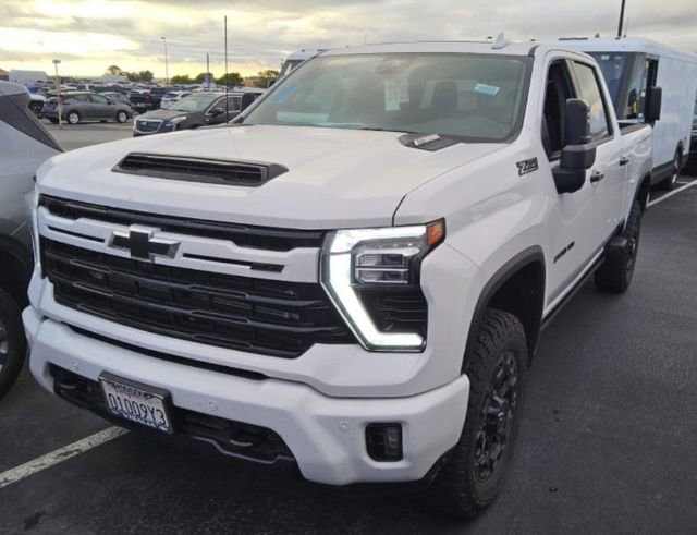 Used 2024 Chevrolet Silverado 2500 LTZ w/ LTZ Plus Package AWD/4WD image 3