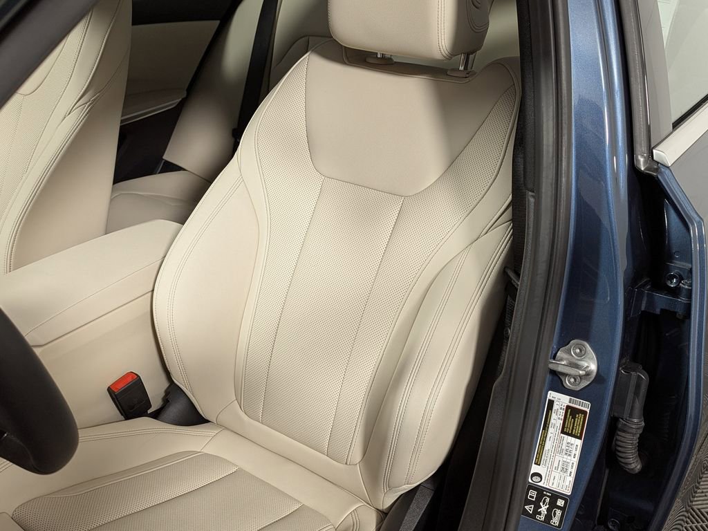 Used 2025 BMW 330i xDrive Sedan w/ M Sport Package image 18