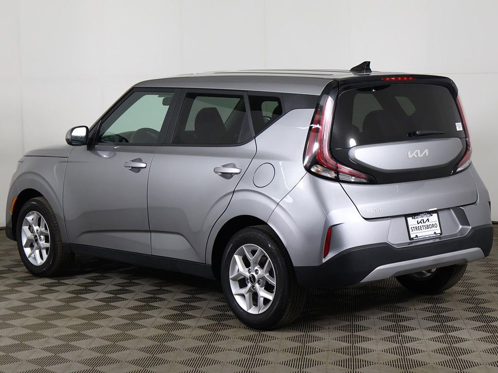 Used 2025 Kia Soul LX w/ LX Technology Package FWD image 8