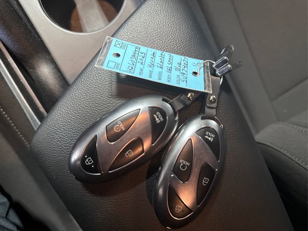 Used 2025 Hyundai Elantra Sport image 35