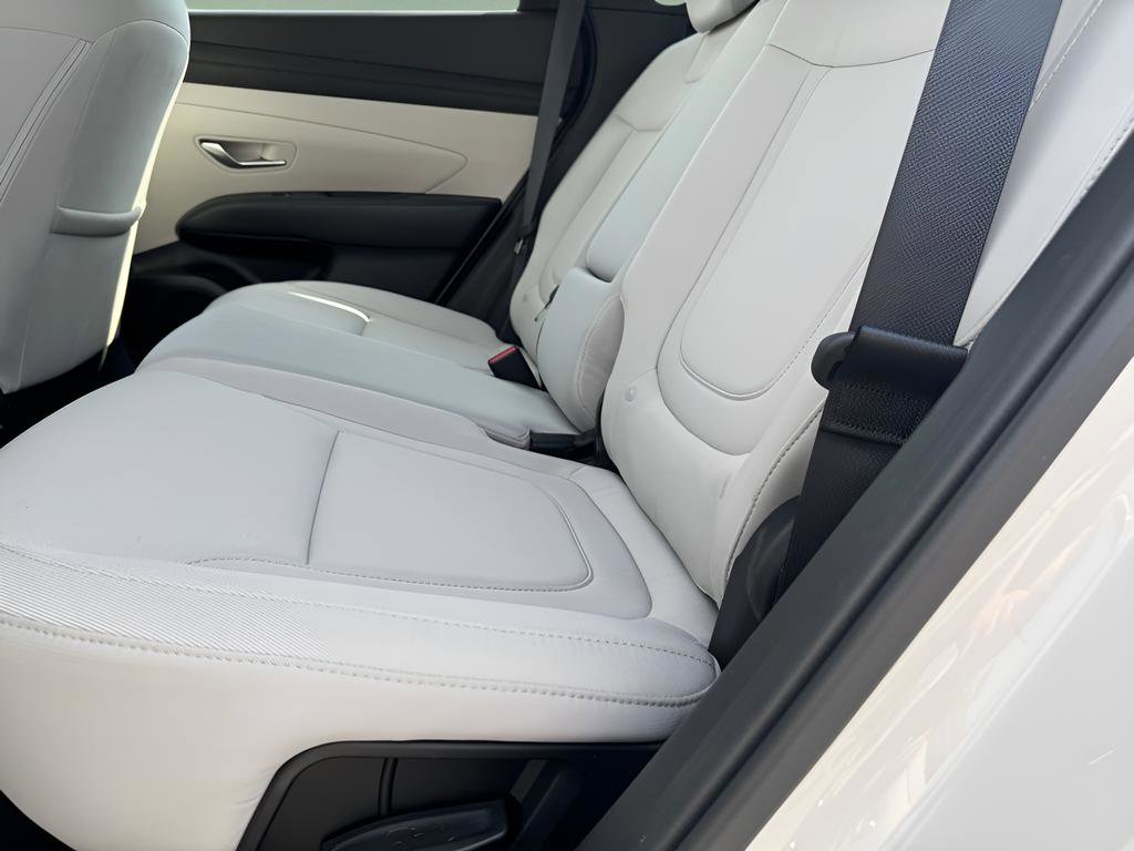 Certified 2025 Hyundai Tucson SE image 14