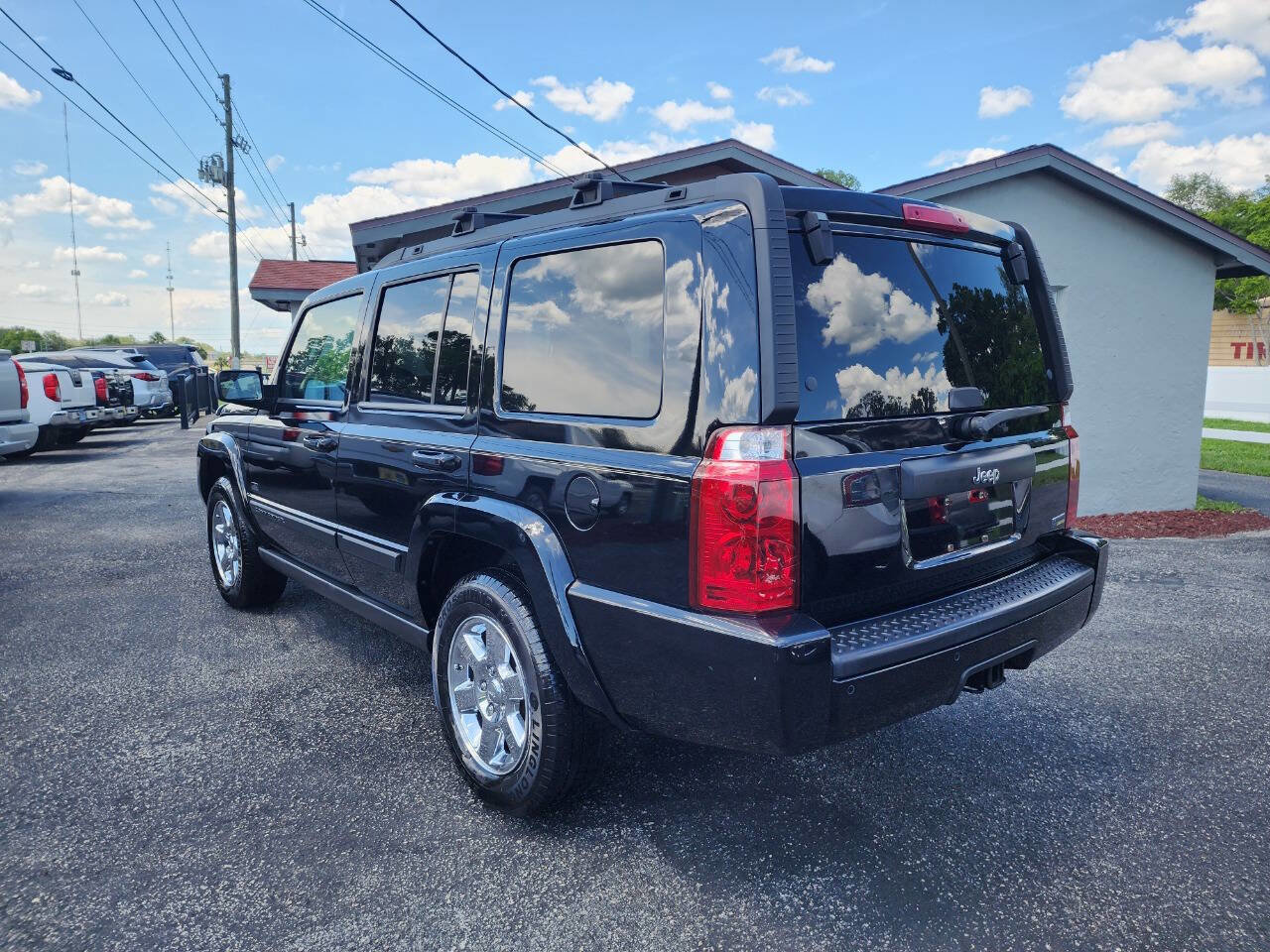 Used 2007 Jeep Commander Sport image 3