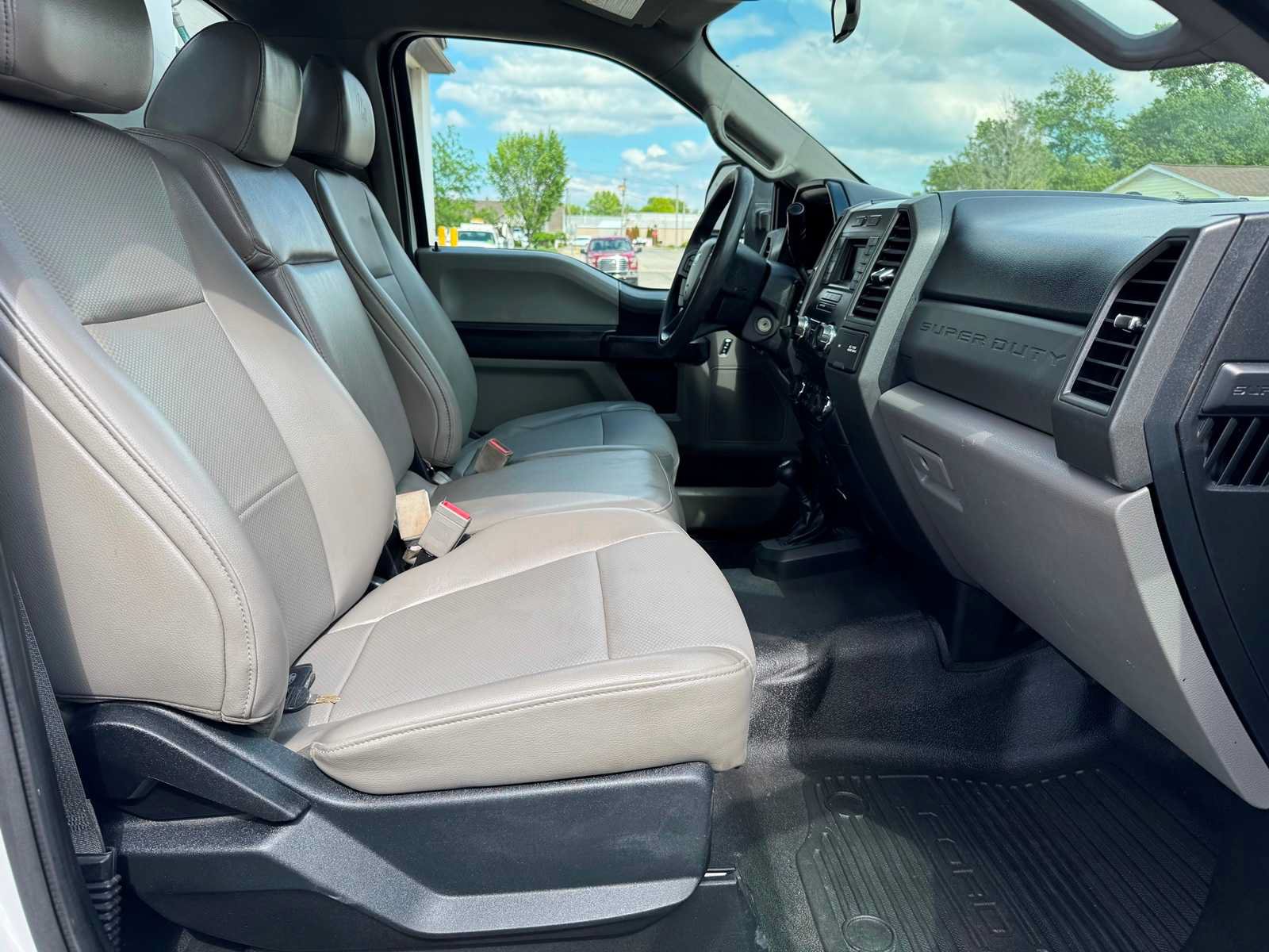 Used 2018 Ford F550 4x4 Regular Cab Super Duty image 8